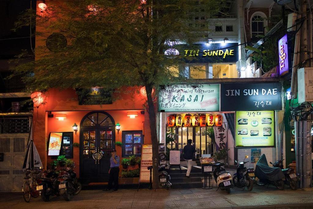 The White 8a Thái Văn Lung Khách sạn