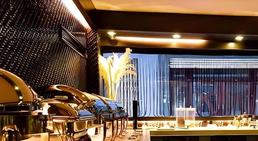 Hotel The White 8a Thai Lung Ho Chi Minh City