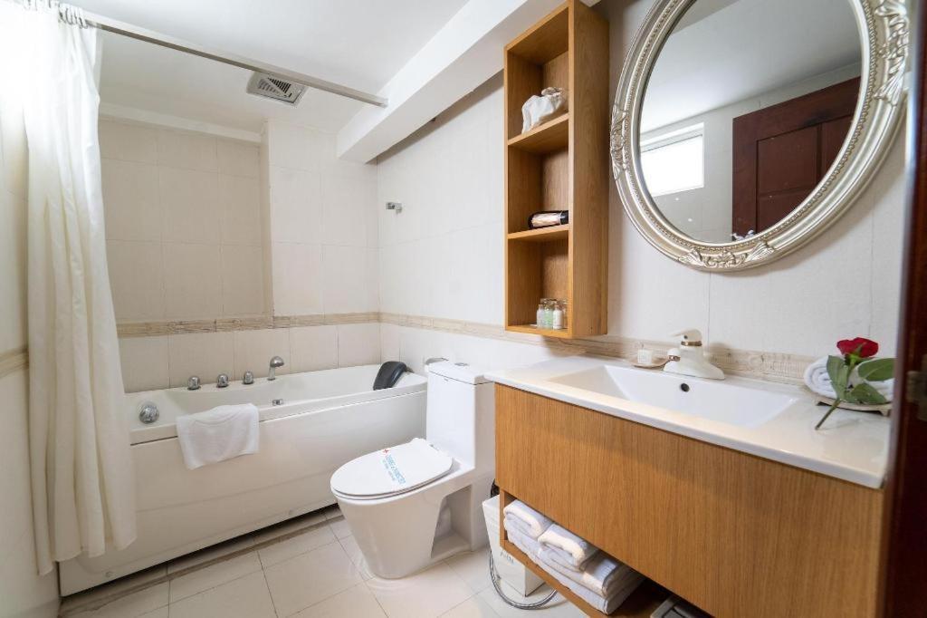 The White 8a Thai Lung Hotel